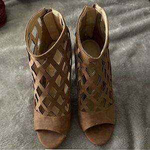 Cute boot heels with open toe.